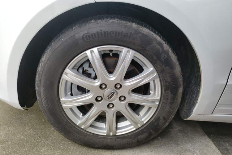 Used Qoros 3 2016 Hatchback 1.6L Automatic Zhiyue Model Left Front Wheel Hub