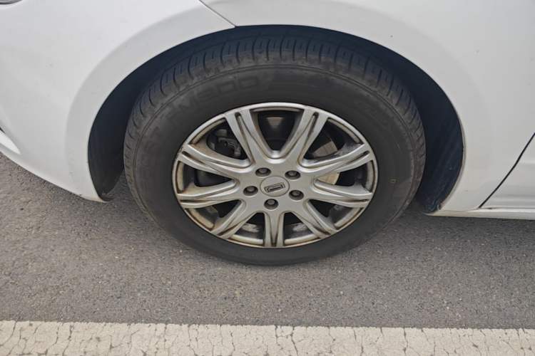 Used Qoros 3 2016 Hatchback 1.6L Automatic Zhiyue Model Left Front Wheel Hub