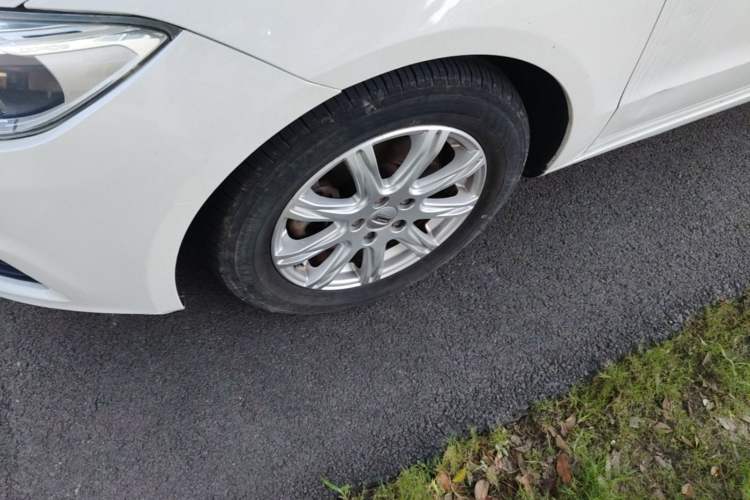 Used Qoros 3 2016 Sedan 1.6L Automatic Zhiyue Model Left Front Wheel Hub