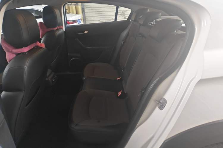 Used Qoros 3 2016 Urban SUV 1.6T Automatic Zhiyue Model Left Rear Seat