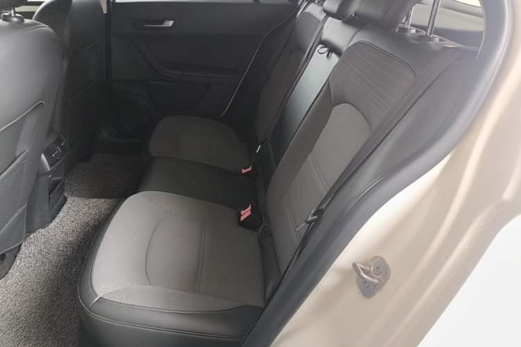Used Qoros 3 2016 Urban SUV 1.6T Automatic Zhiyue Model Left Rear Seat