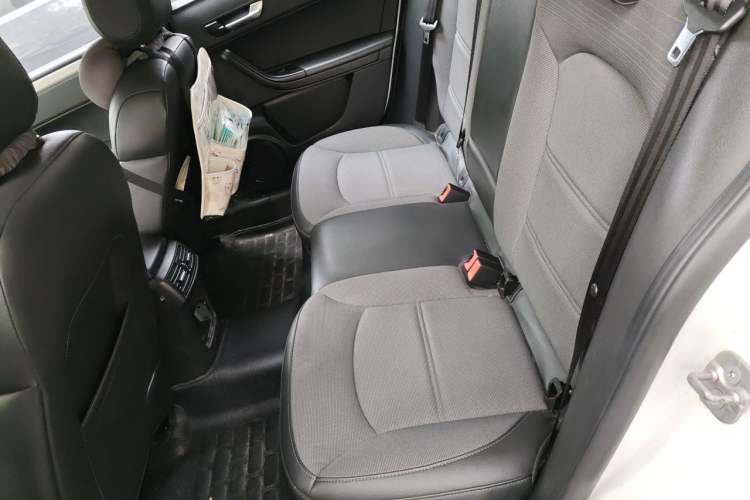 Used Qoros 3 2016 Urban SUV 1.6T Automatic Zhiyue Model Left Rear Seat