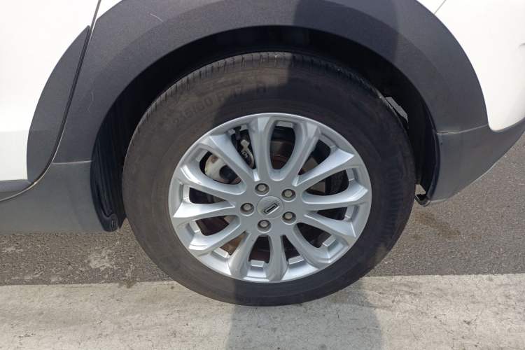 Used Qoros 3 2016 Urban SUV 1.6T Automatic Zhiyue Model Left Rear Wheel Hub