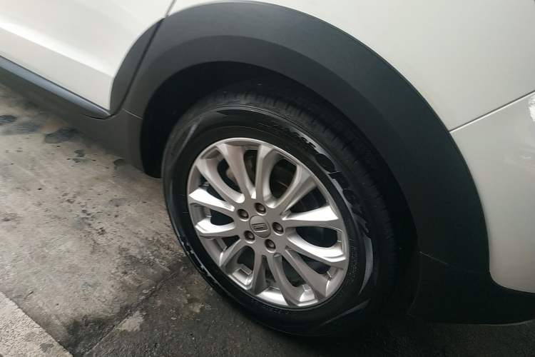 Used Qoros 3 2016 Urban SUV 1.6T Automatic Zhiyue Model Left Rear Wheel Hub