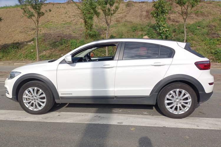Used Qoros 3 2016 Urban SUV 1.6T Automatic Zhiyue Model Left Side