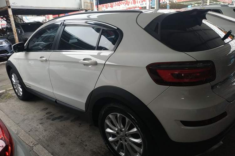 Used Qoros 3 2016 Urban SUV 1.6T Automatic Zhiyue Model Left Side