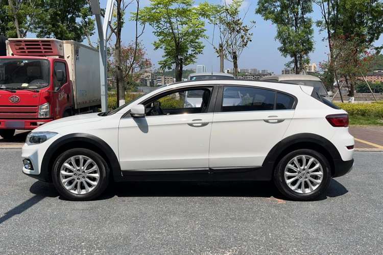 Used Qoros 3 2016 Urban SUV 1.6T Automatic Zhiyue Model Left Side