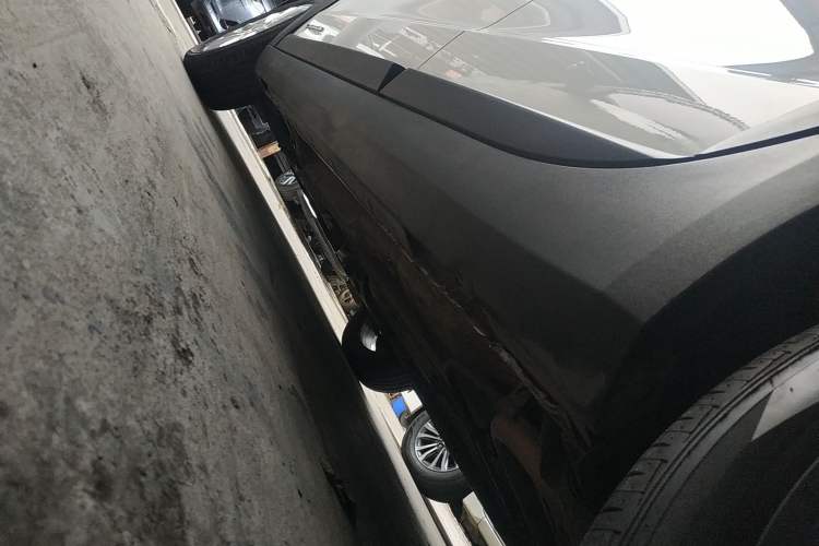 Used Qoros 3 2016 Urban SUV 1.6T Automatic Zhiyue Model Left Side Sill