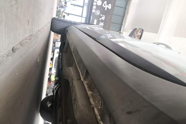 Used Qoros 3 2016 Urban SUV 1.6T Automatic Zhiyue Model Left Side Sill