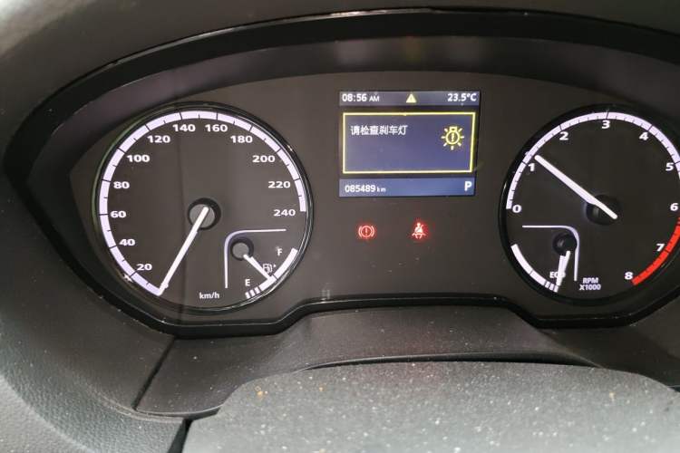 Used Qoros 3 2016 Urban SUV 1.6T Automatic Zhiyue Model Odometer Close Up