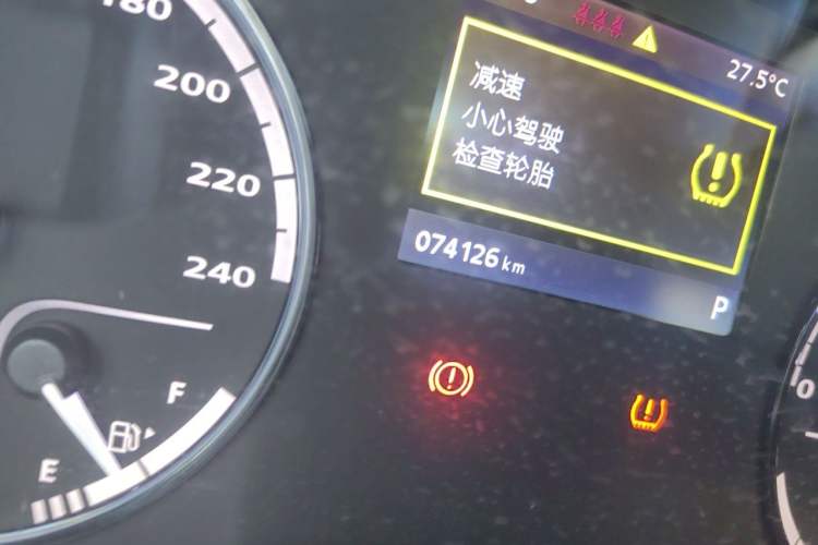Used Qoros 3 2016 Urban SUV 1.6T Automatic ZhiZhen Model Odometer Close Up