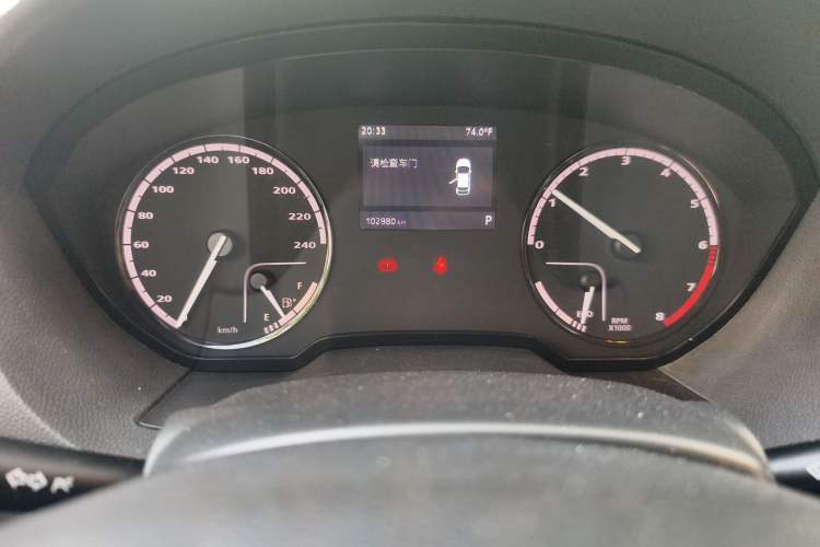 Used Qoros 3 2016 Urban SUV 1.6T Automatic Zhiyue Model Odometer Close Up