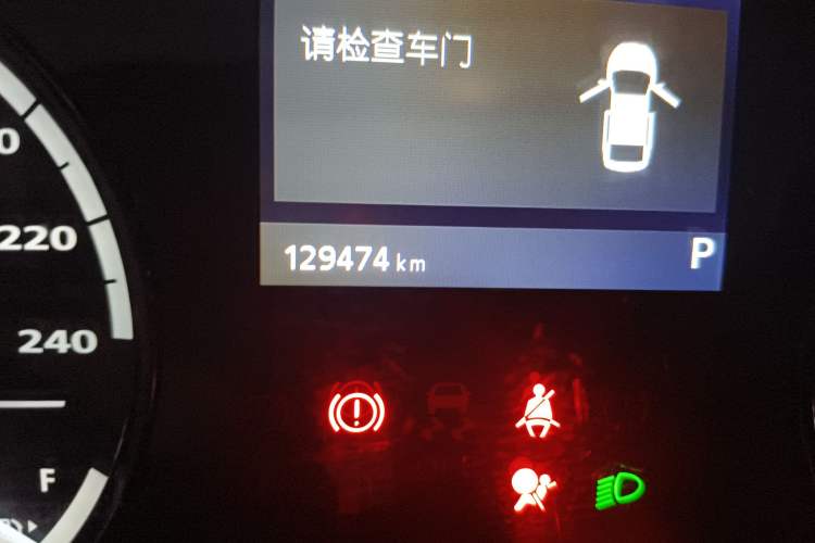 Used Qoros 3 2016 Urban SUV 1.6T Automatic ZhiZhen Model Odometer Close Up