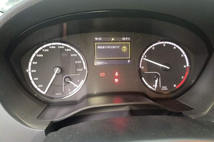 Used Qoros 3 2016 Urban SUV 1.6T Automatic Zhiyue Model Odometer Close Up