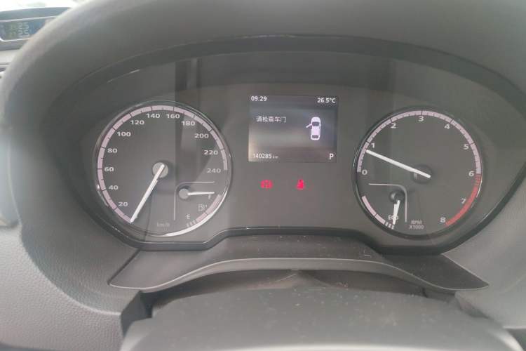Used Qoros 3 2016 Urban SUV 1.6T Automatic Zhiyue Model Odometer Close Up