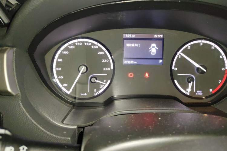 Used Qoros 3 2016 Urban SUV 1.6T Automatic Zhiyue Model Odometer Close Up
