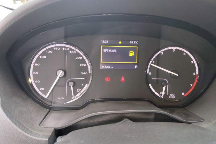Used Qoros 3 2016 Urban SUV 1.6T Automatic Zhiyue Model Odometer Close Up