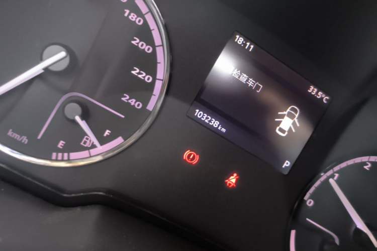 Used Qoros 3 2016 Urban SUV 1.6T Automatic ZhiKu Model Odometer Close Up