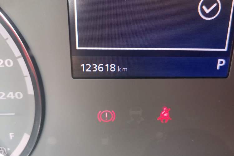 Used Qoros 3 2016 Sedan 1.6T Automatic ZhiZhen Model Odometer Close Up