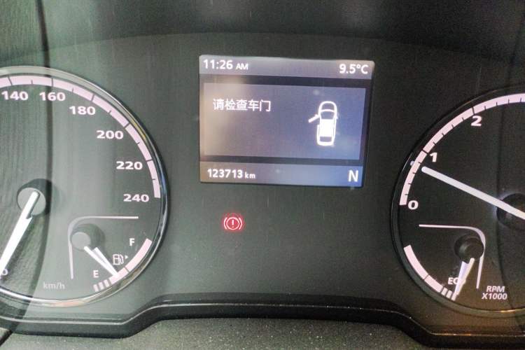 Used Qoros 3 2016 Urban SUV 1.6T Automatic Zhiyue Model Odometer Close Up