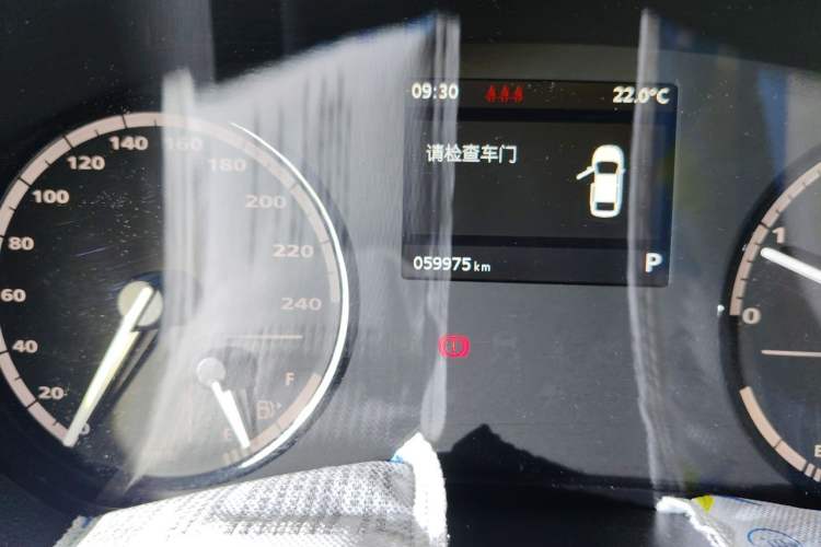 Used Qoros 3 2016 Urban SUV 1.6T Automatic ZhiZhen Model Odometer Close Up