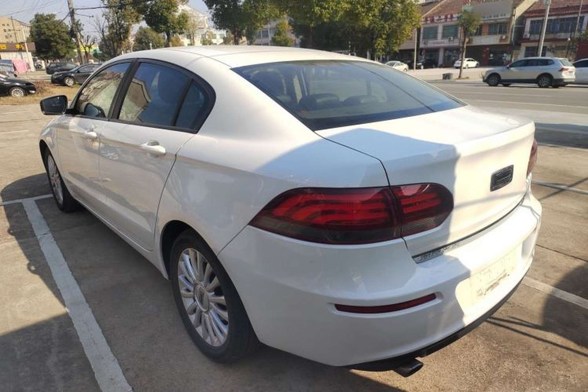 Used Qoros 3 2016 Sedan 1.6T Automatic ZhiKu Model Rear Left 45 Deg