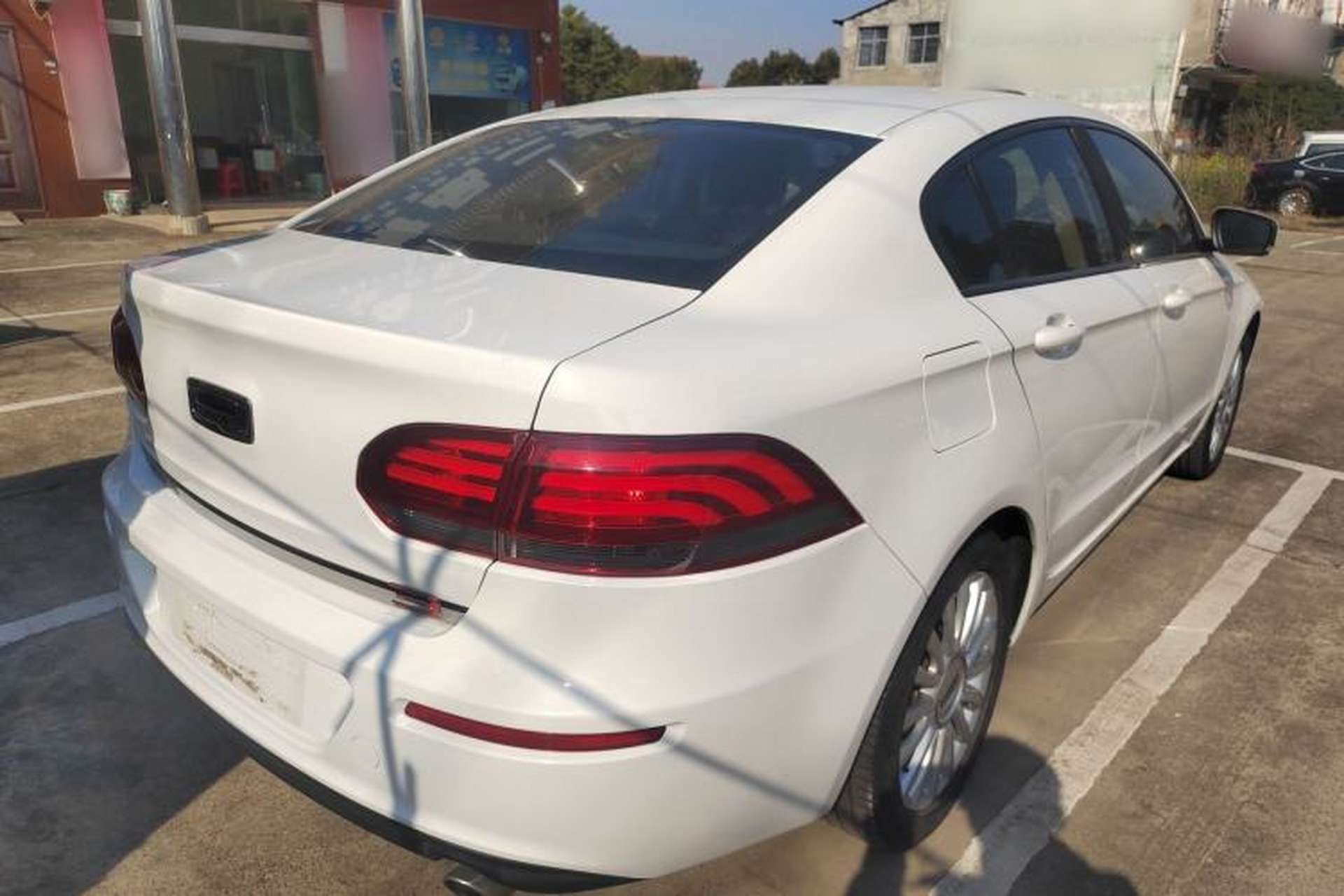 Used Qoros 3 2016 Sedan 1.6T Automatic ZhiKu Model Rear Right 45 Deg