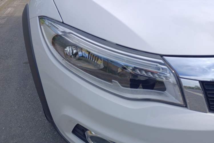 Used Qoros 3 2016 Urban SUV 1.6T Automatic Zhiyue Model Right Front Headlight