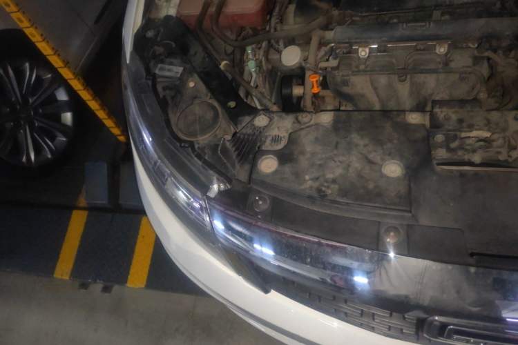 Used Qoros 3 2016 Sedan 1.6L Automatic Zhiyue Model Right Front Headlight