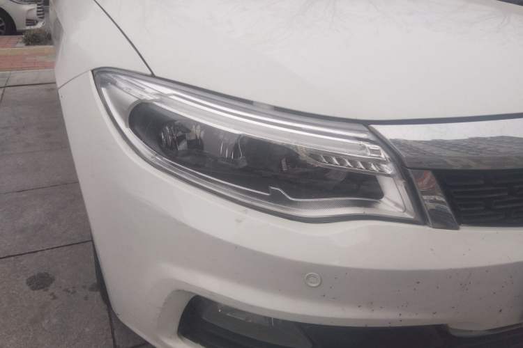 Used Qoros 3 2016 Sedan 1.6L Automatic Zhiyue Model Right Front Headlight