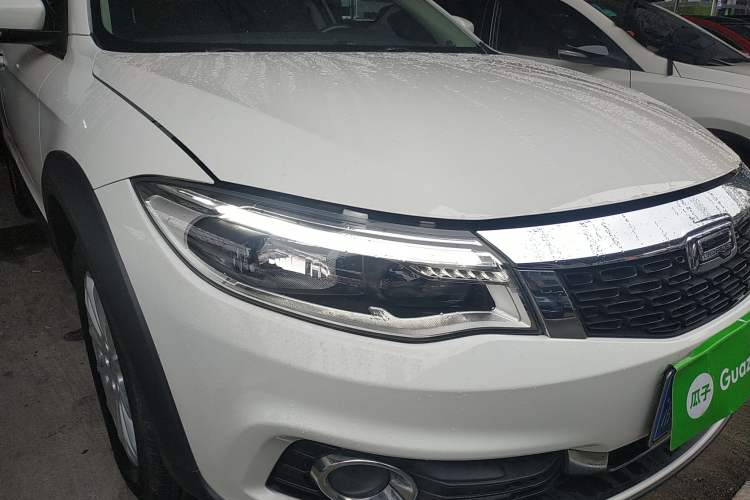 Used Qoros 3 2016 Urban SUV 1.6T Automatic Zhiyue Model Right Front Headlight