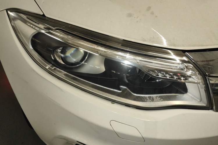 Used Qoros 3 2016 Hatchback 1.6T Automatic ZhiZhen Model Right Front Headlight
