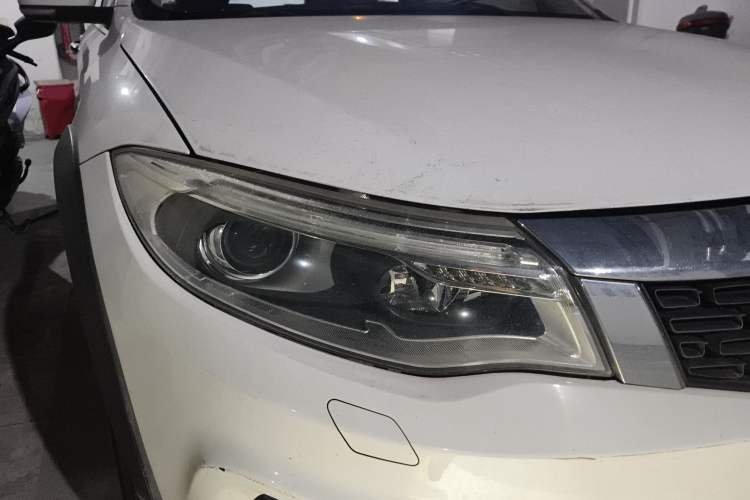 Used Qoros 3 2016 Urban SUV 1.6T Automatic ZhiZhen Model Right Front Headlight