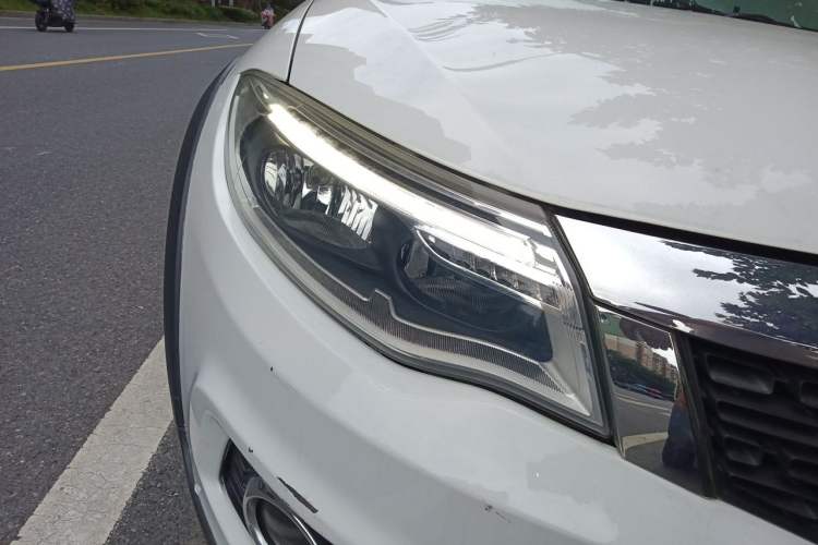 Used Qoros 3 2016 Urban SUV 1.6T Automatic Zhiyue Model Right Front Headlight