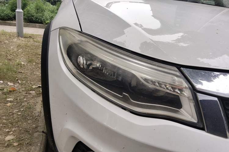 Used Qoros 3 2016 Urban SUV 1.6T Automatic Zhiyue Model Right Front Headlight