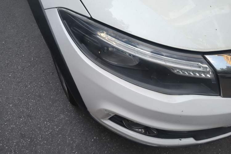 Used Qoros 3 2016 Urban SUV 1.6T Automatic ZhiKu Model Right Front Headlight