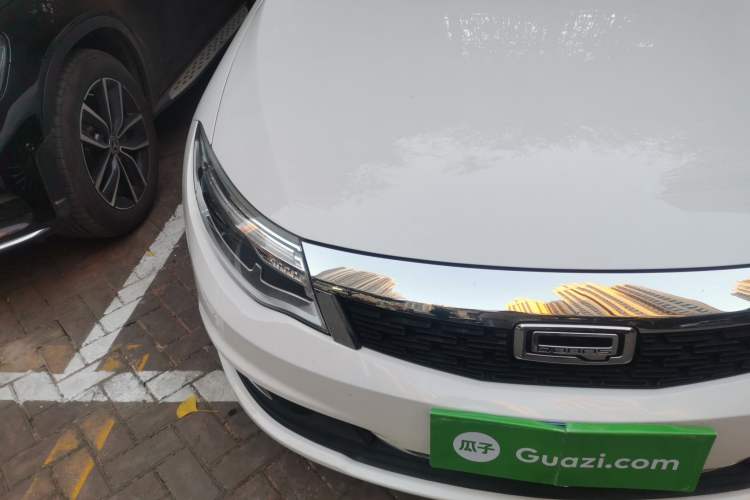 Used Qoros 3 2016 Sedan 1.6T Automatic ZhiZhen Model Right Front Headlight
