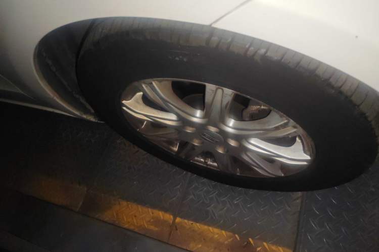 Used Qoros 3 2016 Sedan 1.6L Automatic Zhiyue Model Right Front Wheel Hub