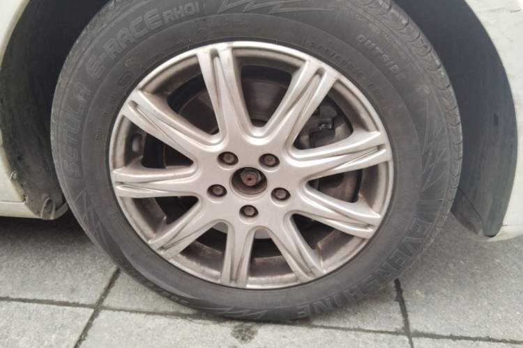 Used Qoros 3 2016 Sedan 1.6L Automatic Zhiyue Model Right Front Wheel Hub