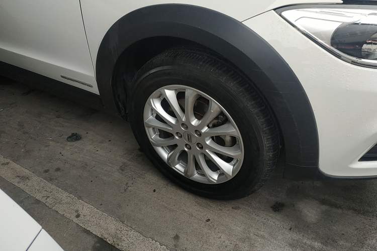 Used Qoros 3 2016 Urban SUV 1.6T Automatic Zhiyue Model Right Front Wheel Hub