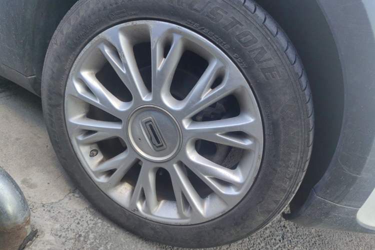 Used Qoros 3 2016 Urban SUV 1.6T Automatic ZhiZhen Model Right Front Wheel Hub