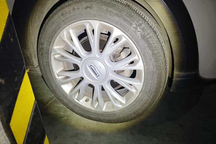 Used Qoros 3 2016 Urban SUV 1.6T Automatic ZhiZhen Model Right Front Wheel Hub