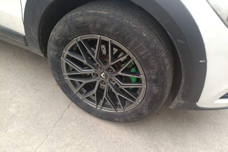 Used Qoros 3 2016 Urban SUV 1.6T Automatic Zhiyue Model Right Front Wheel Hub