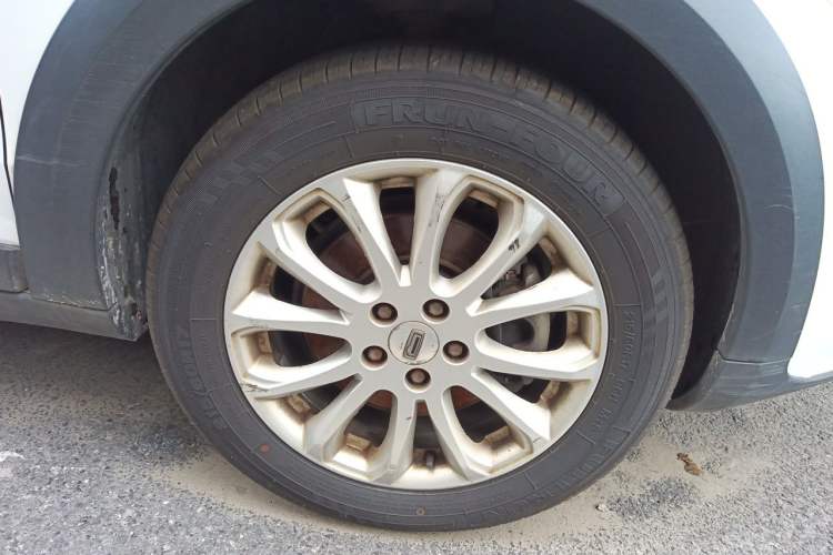 Used Qoros 3 2016 Urban SUV 1.6T Automatic Zhiyue Model Right Front Wheel Hub