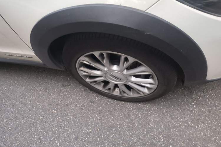 Used Qoros 3 2016 Urban SUV 1.6T Automatic ZhiKu Model Right Front Wheel Hub