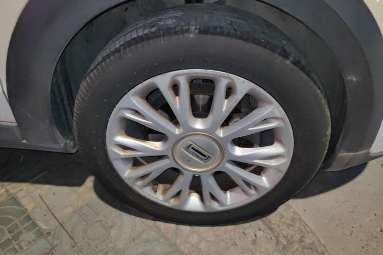 Used Qoros 3 2016 Urban SUV 1.6T Automatic ZhiZhen Model Right Front Wheel Hub