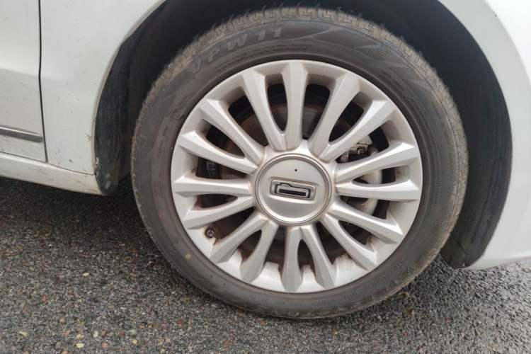 Used Qoros 3 2016 Sedan 1.6T Automatic ZhiZhen Model Right Front Wheel Hub