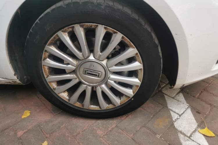 Used Qoros 3 2016 Sedan 1.6T Automatic ZhiZhen Model Right Front Wheel Hub