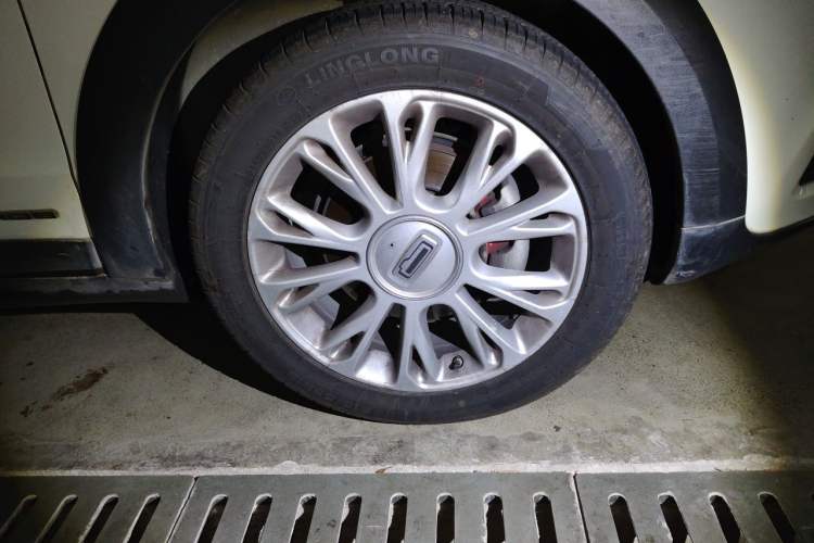 Used Qoros 3 2016 Urban SUV 1.6T Automatic ZhiZhen Model Right Front Wheel Hub