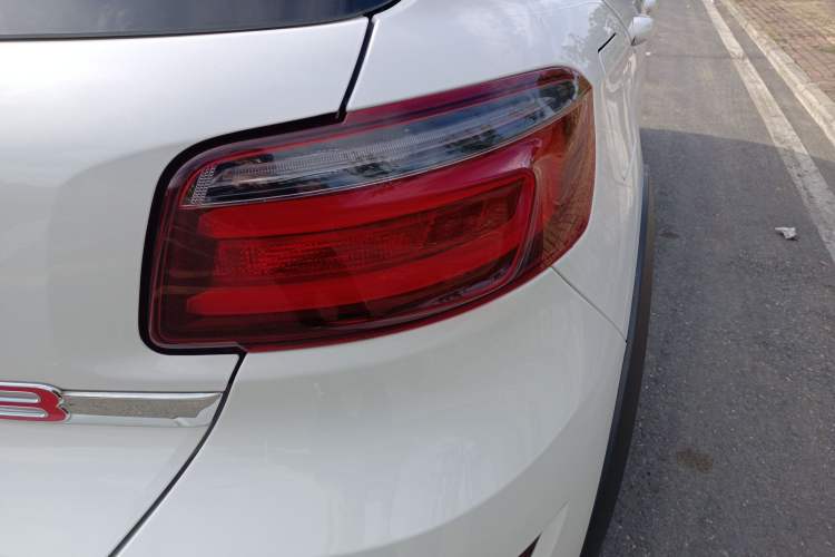 Used Qoros 3 2016 Urban SUV 1.6T Automatic Zhiyue Model Right Rear Taillight
